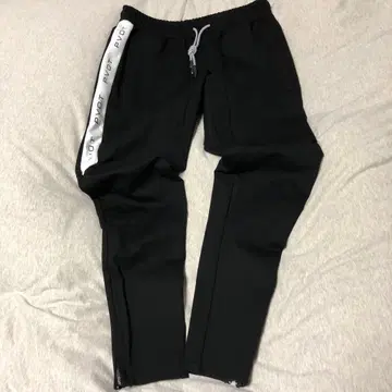 PVOT 블랙 조거 팬츠