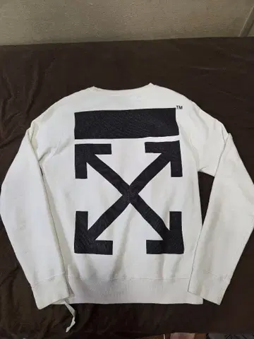 화이트 맨투맨 트레이닝복