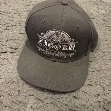 ZIGOKU 그레이 캡 자수 로고