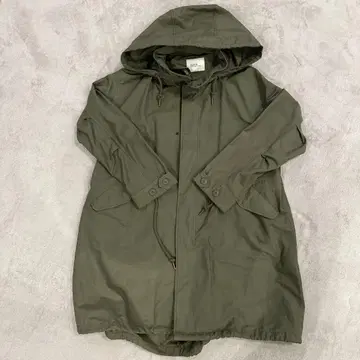 카키색 후드 부착 모즈 코트