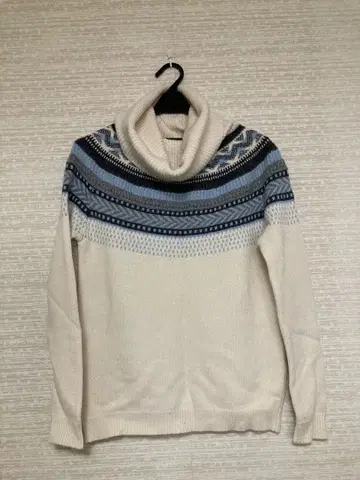 blugirl 아이보리 터틀넥 스웨터