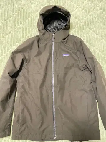 Patagonia 마운틴 파카 블랙