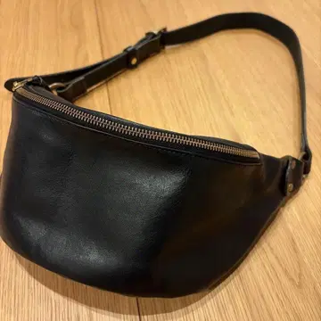 블랙 가죽 웨스트 파우치 지퍼 포함