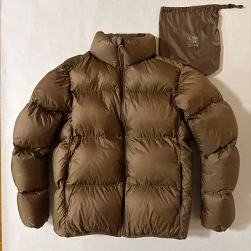 유니클로 울트라 다운 볼륨 자켓 사이즈 M 컬러 브라운