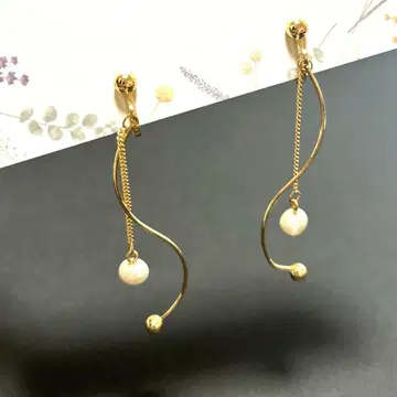 포멀 고급 펄 골드 컬러 흔들림 귀찌