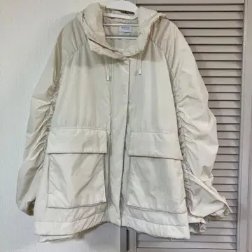 emmi 아이보리 후드 부착 다운 자켓