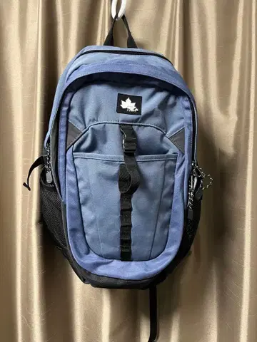 그레이 나일론 백팩 프론트 포켓 부착