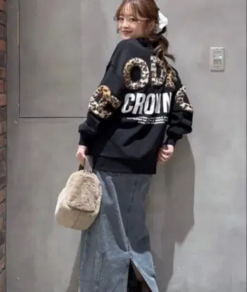 새상품 로데오 크라운 애니멀 인조 모피 아플리케 맨투맨 상의