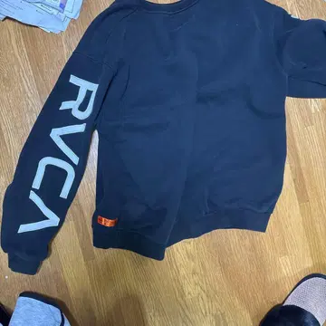 RVCA 블랙 맨투맨 L