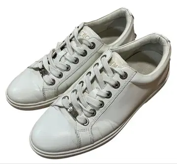 지미추 캐시 슬라이스 스터드 화이트 스니커즈 41