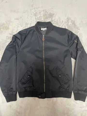 MA-1 스타일 블랙 나일론 자켓