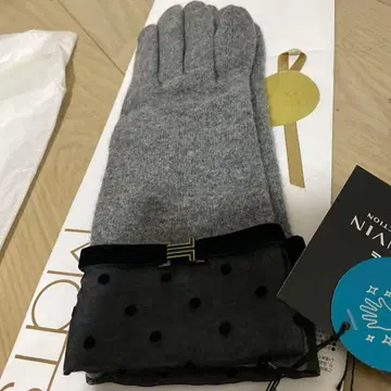 그레이 도트 무늬 장갑 스마트폰 터치 가능