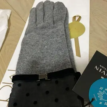 그레이 도트 무늬 장갑 스마트폰 터치 가능