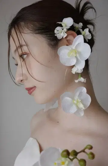 sassy 플라워 이어커프 화이트