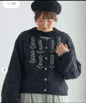 츠하루 코바늘 꽃 모티브 니트 가디건 차콜