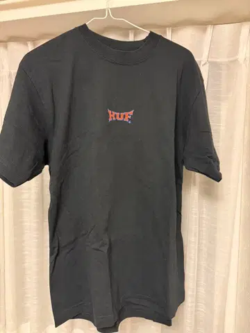 HUF 블랙 T셔츠