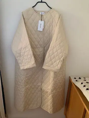 Libra Cue 퀼팅 코트 아이보리