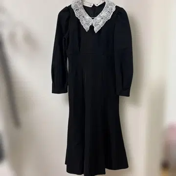 레이스 카라 부착 블랙 긴팔 원피스 프로포션 바디 드레싱