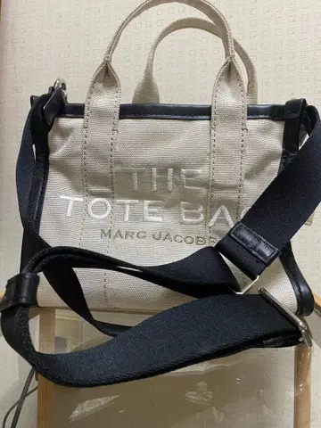 MARC JACOBS 더 토트 백 베이지/블랙