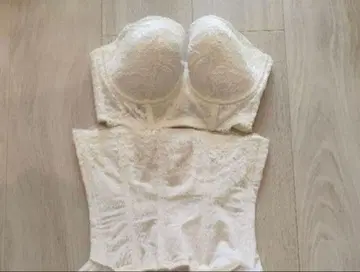 Triumph 브라이덜 이너 D70 화이트