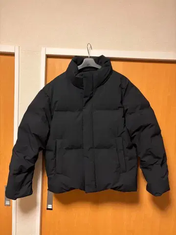 유니클로 심리스 다운 자켓 L 사이즈