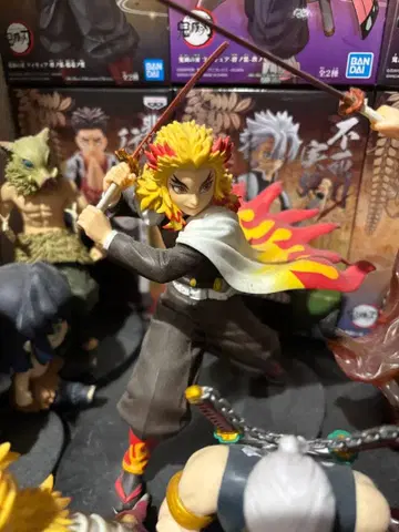 귀멸의 칼날 렌고쿠 쿄쥬로 아카자 피규어