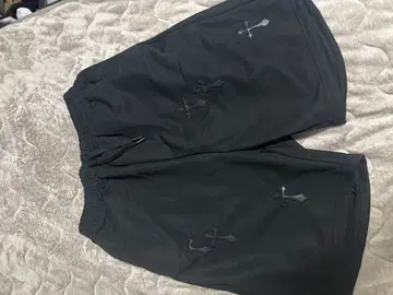 블랙 자수 숏팬츠
