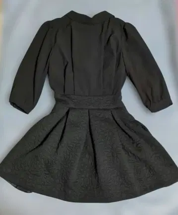 JILL by JILLSTUART 블랙 꽃무늬 텍스처 미니 원피스