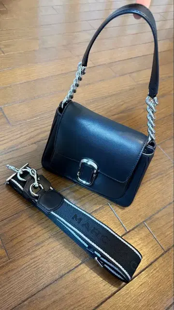 마크제이콥스 THE MINI CHAIN SATCHEL