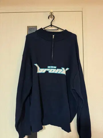 네이비 지퍼 스웨터