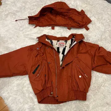 짧은 기장 봄버 자켓 스타일