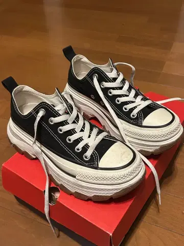 CONVERSE 통굽 로우컷 스니커즈