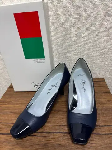 [컨디션 최상] 긴자 카네마츠 네이비 하이힐