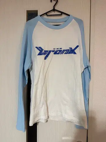 긴팔 래글런 T셔츠 화이트/라이트 블루