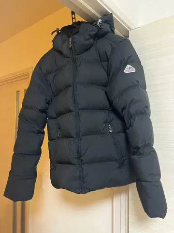 피레넥스 후드 부착 다운 자켓 블랙 스푸트니크