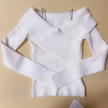 미셸 마카롱 오프숄더 니트 미사용 새상품