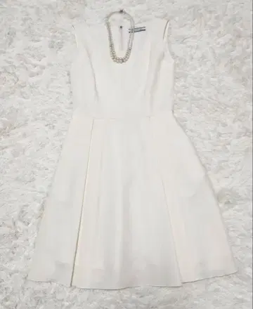 새상품급 폭시 화이트 턱 원피스