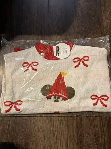 [ 새상품 ] 리루린린 스웨터 디즈니 크리스마스 2025