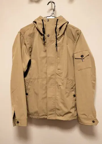 BEAMS 후드 부착 베이지 마운틴 후드티