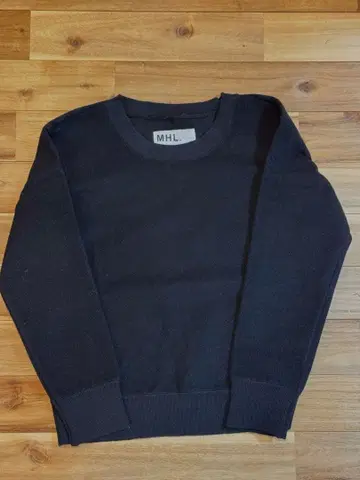 새상품급 마가렛호웰 MHL. 블랙 상의