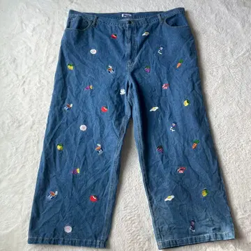 푸뉴즈 10주년 기념일 올 패턴 자수 데님 배기 팬츠 사이즈 4