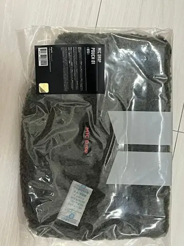 BTS MIC DROP POUCH 01