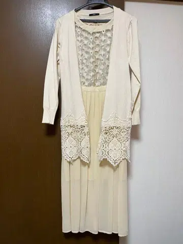 엘레강트한 크림색 롱 원피스