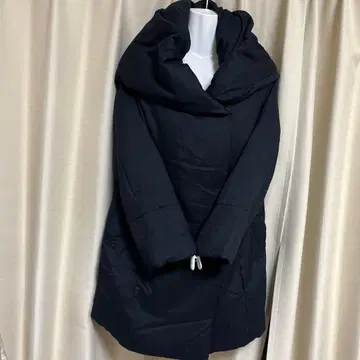 다운 코트 네이비 볼륨 넥