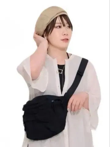 [ 미사용 새상품 ] 오카다 유리 시마무라 바디백 블랙 웨스트 파우치