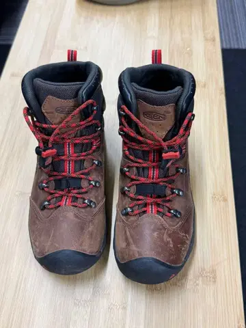 KEEN 방수 하이컷 등산화 브라운/레드