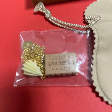 Q-POT. 미스코티 목걸이