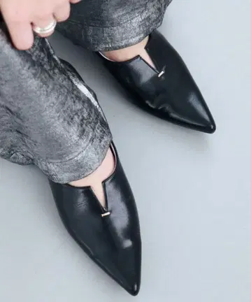[ 새상품급 ] EVOL 가죽 스틸레토 펌프스