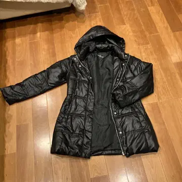 세실 맥비 블랙 다운