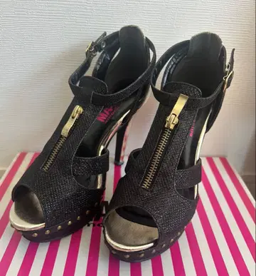 MA*RS 블랙 금 척 힐